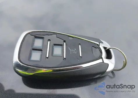 2018 Chevrolet Equinox Premier z USA, uszkodzony, nr VIN 2GNAXMEV8J6116896